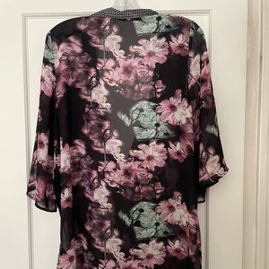 Avon Mark Black Floral Hi Low Kimono